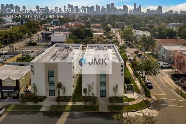 Building Photo - 821 SW 18th Ave