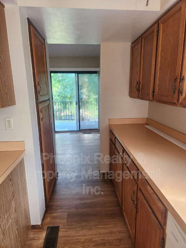 Building Photo - 146 Lois Dr