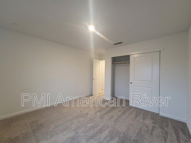 Building Photo - 4033 Haflinger Way