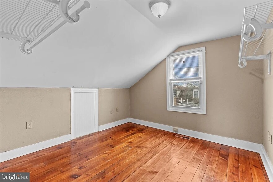 apt 2 - small bedroom or walk-in-closet - 1336 Susquehanna St