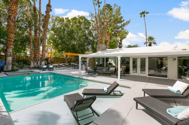 Building Photo - 73265 Tamarisk St