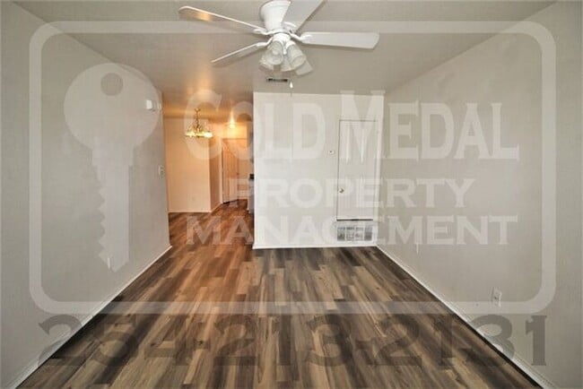 Building Photo - 3402 Barcelona Dr