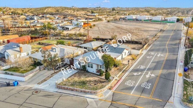 Building Photo - 1040 Flora St