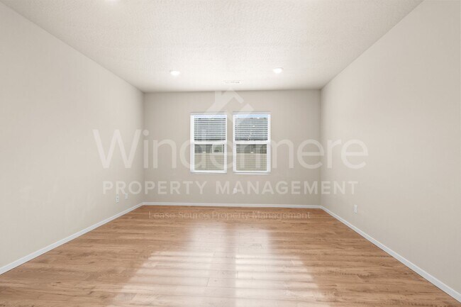 Building Photo - Welcome to this stunning 4-bedroom, 2-bathroom home located in the heart of Spokane, WA.