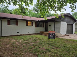 Building Photo - How amazing is this 3 BR 1 BTH home? You'll have to come visit us to find out!