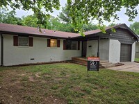 Building Photo - How amazing is this 3 BR 1 BTH home? You'll have to come visit us to find out!