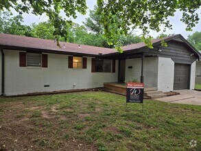 Building Photo - How amazing is this 3 BR 1 BTH home? You'l...