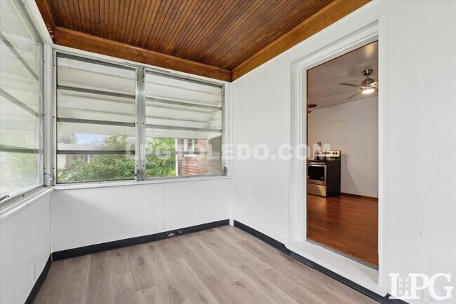 Building Photo - 3132 Mulberry St
