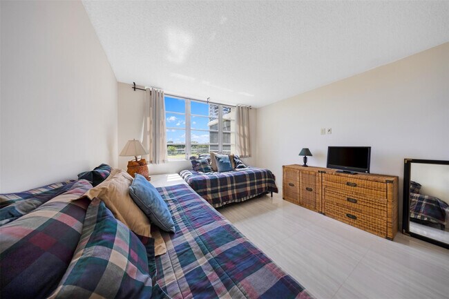 Building Photo - 800 Cypress Grove Dr