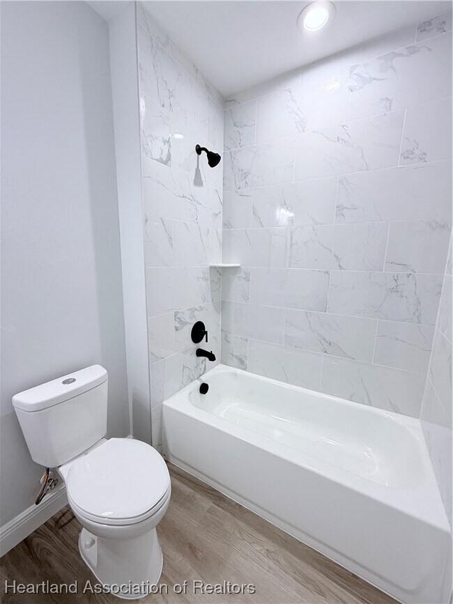 Building Photo - 6940 Dickinson Dr