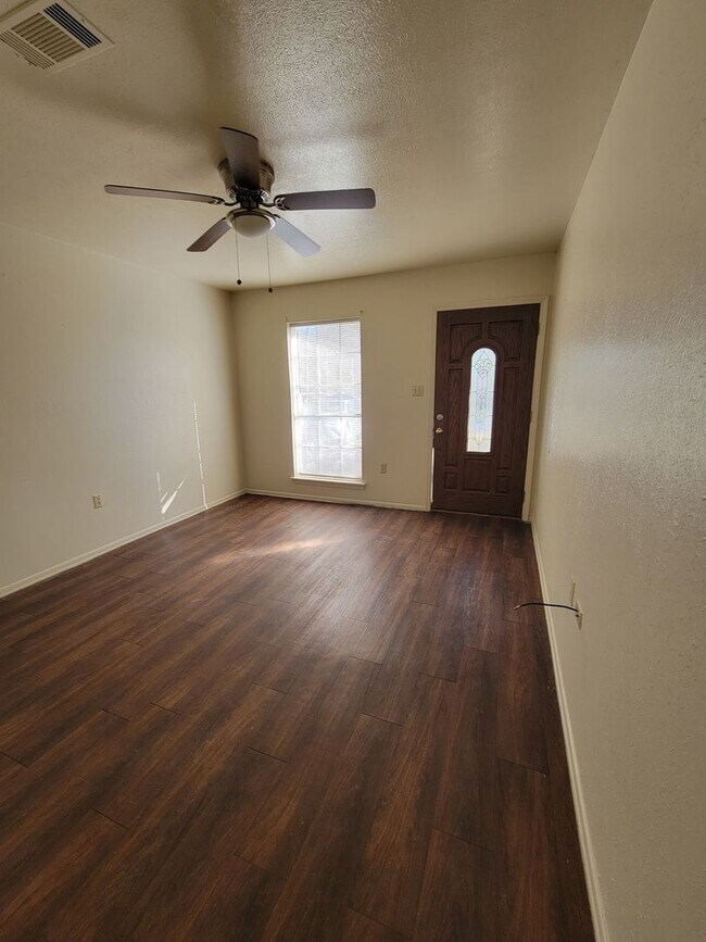 Building Photo - 8006 Hobbs Dr