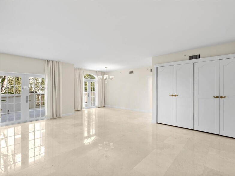 Building Photo - 730 3rd St