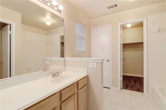 Building Photo - 202 Quail Cir