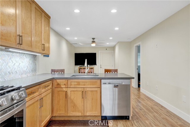 Building Photo - 472 S Pixley St
