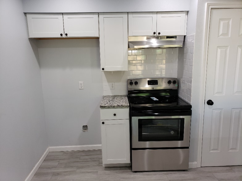 Building Photo - 7576 Windsor Oaks