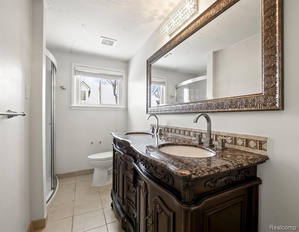 Building Photo - 5570 Forman Dr