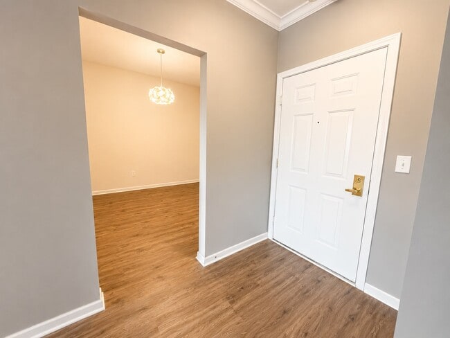 Building Photo - 2704 Bradford Commons Dr
