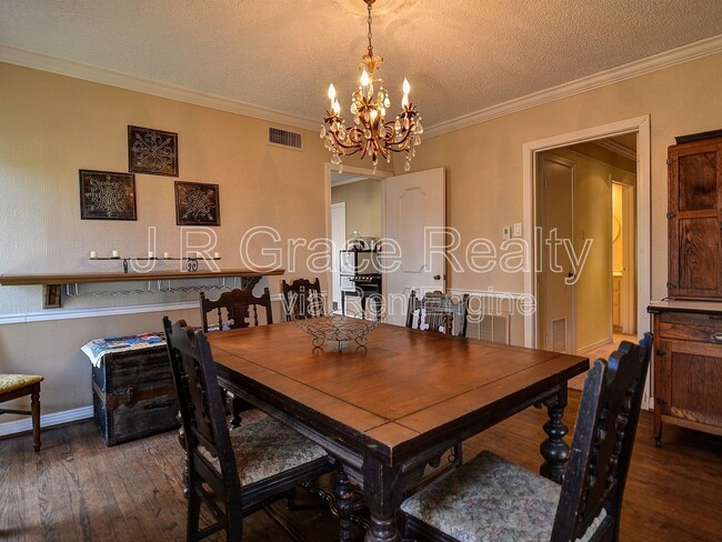 Building Photo - 1308 White River Dr