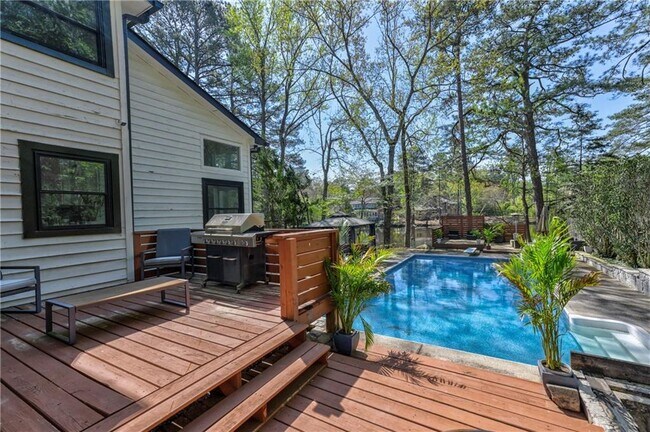 Building Photo - 3360 Turtle Lake Dr SE