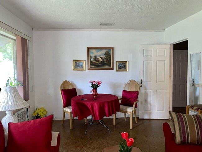 Building Photo - Great Studio home