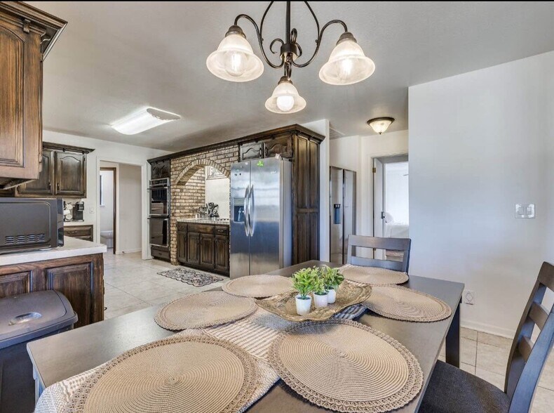 Building Photo - 7624 S Erie Ave