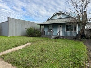 Building Photo - 3 Bedroom 1 bath