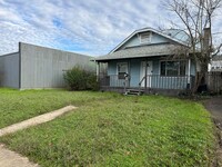 Building Photo - 3 Bedroom 1 bath