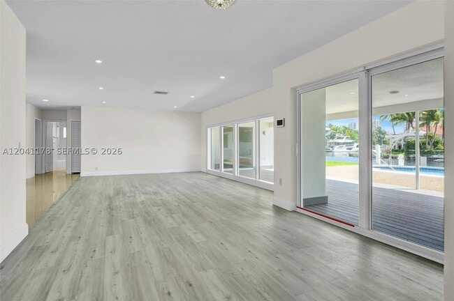 Building Photo - 16453 NE 33rd Ave