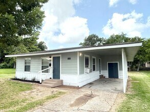 Building Photo - Adorable 2/1 Cottage near Downtown Lake Ja...