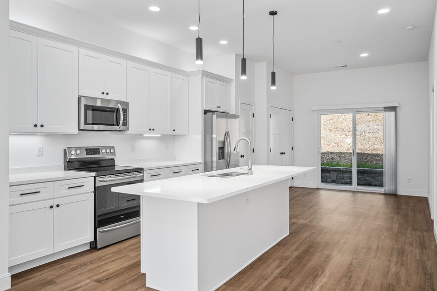 Primary Photo - 444 Neal St