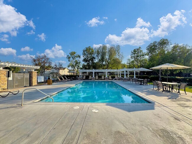 Building Photo - Beautiful 3 Bd/2Ba Spacious Home in Fullerton w/AC and Ample Community Amenities!