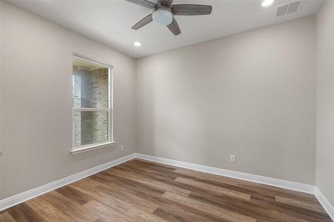 Building Photo - 1709 Stinnett Dr