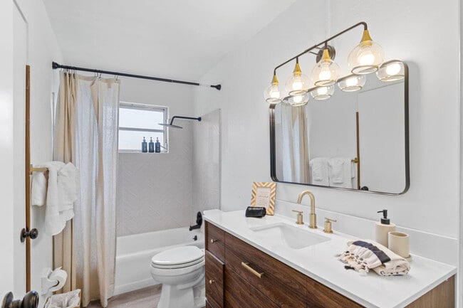 Building Photo - 460 Magellan Dr