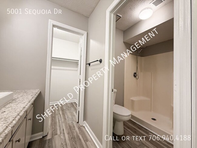 Building Photo - 5001 Sequoia Dr