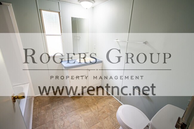 Building Photo - 241 Hidden Lake Ln