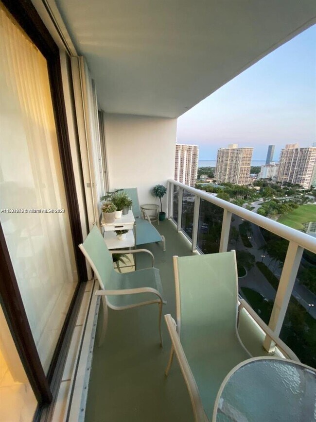 Building Photo - 3675 N Country Club Dr