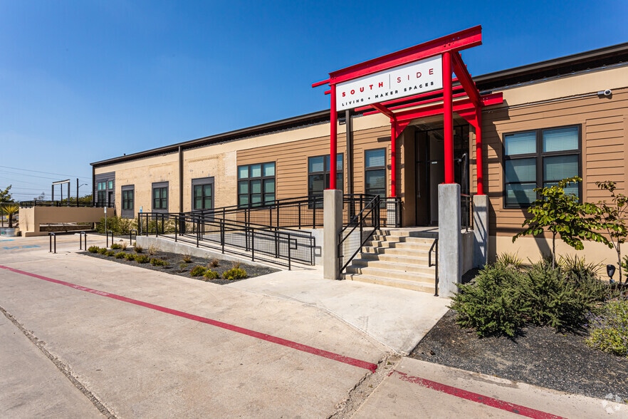 Front Entrance - SOUTH SIDE Living + Maker Spaces