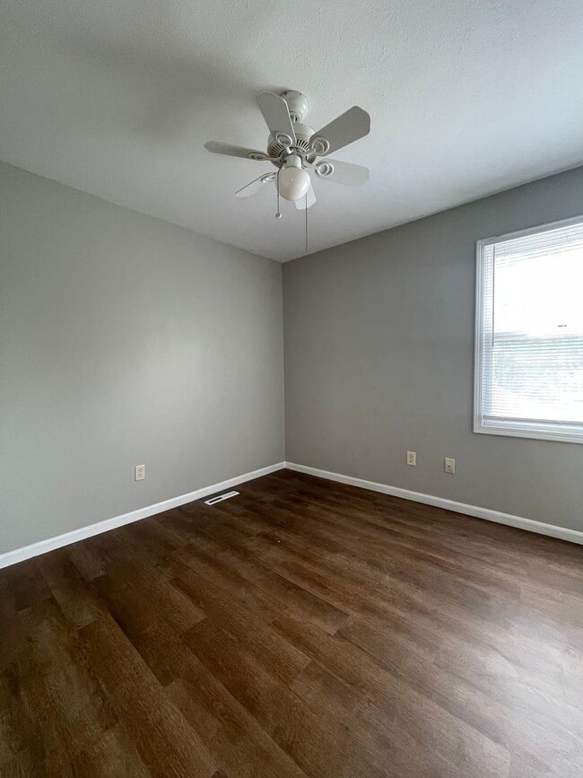 Building Photo - Three Bedroom Condo in Portage