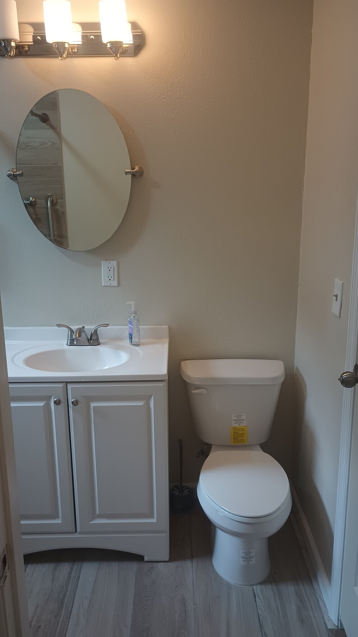 Building Photo - 2715 5th Ave E