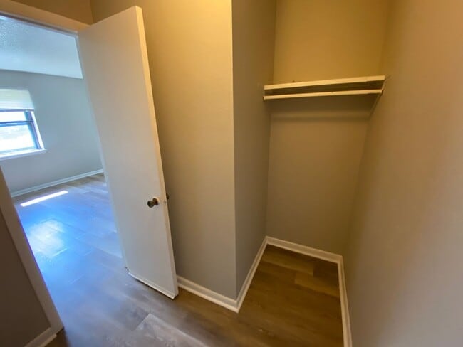 Building Photo - Lovely 1 bedroom condo in South Nashville! Private Balcony!