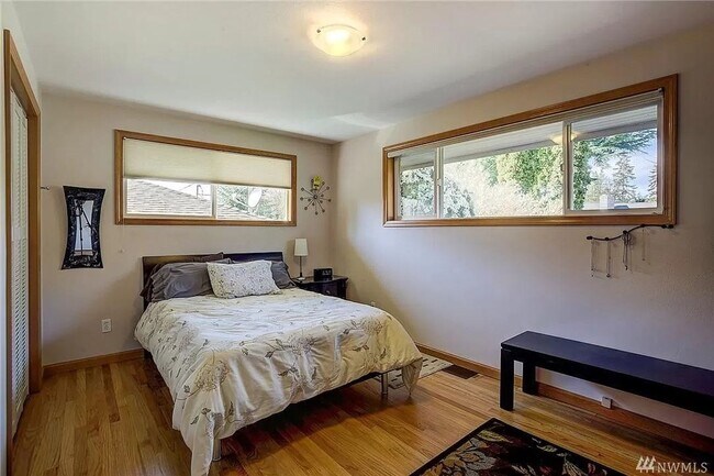 Building Photo - Beautiful and bright 3 bed / 2 bath rambler for rent!