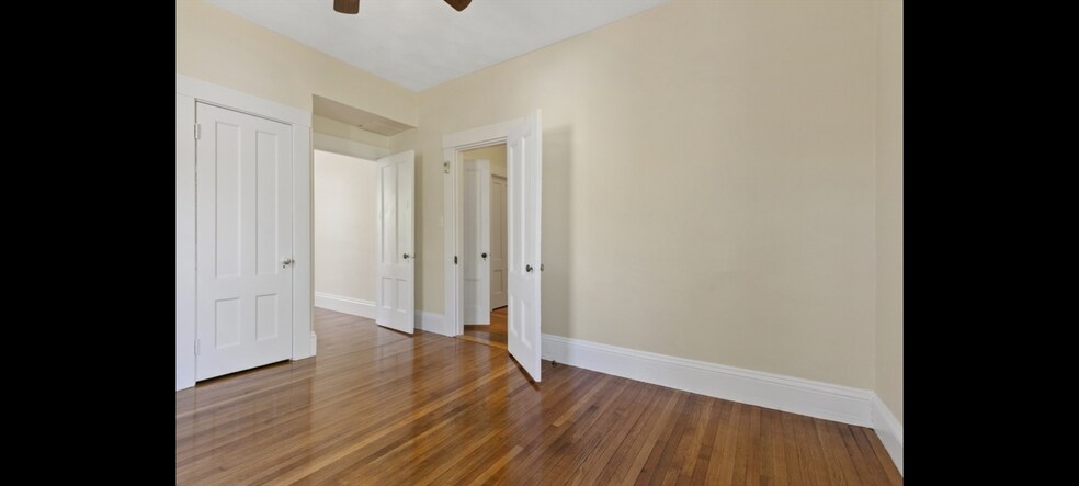 Building Photo - 106 Elm St