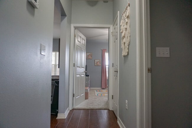 Building Photo - 212 Ladue Ave