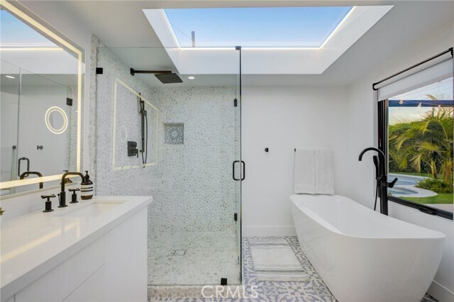 Building Photo - 8161 Encino Ave
