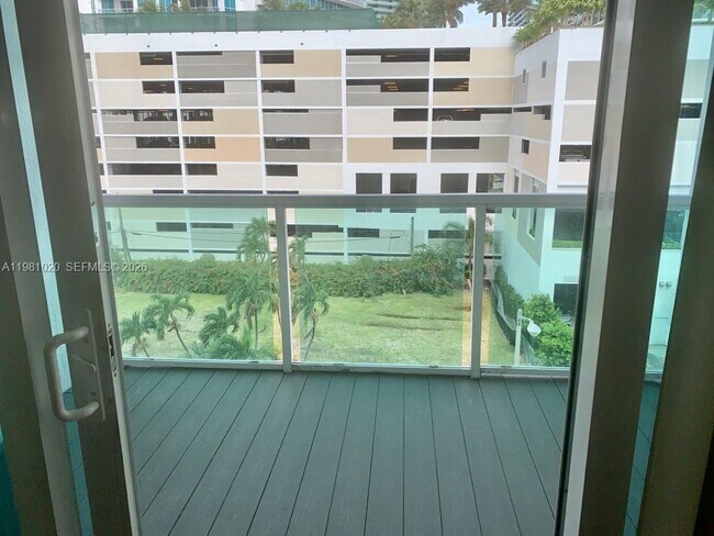 Building Photo - 500 NE 29th St