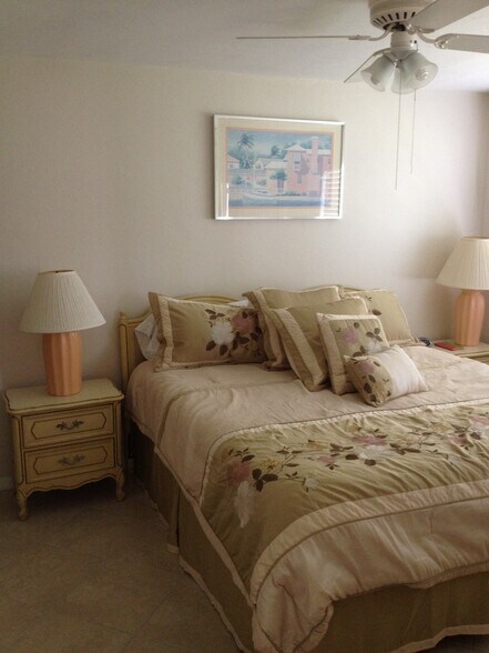 Building Photo - 5825 Rattlesnake Hammock Rd