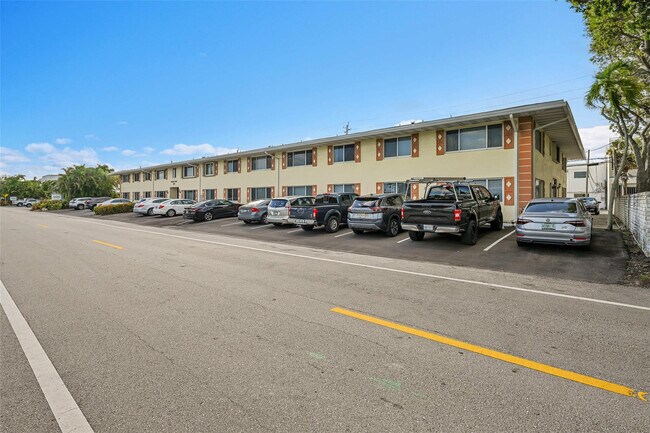 Building Photo - 2624 NE 32nd St