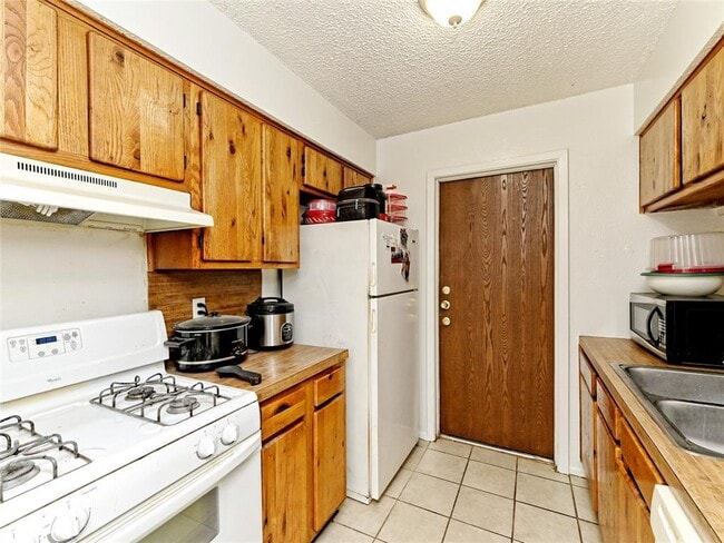 Building Photo - 12002 Arrowwood Dr