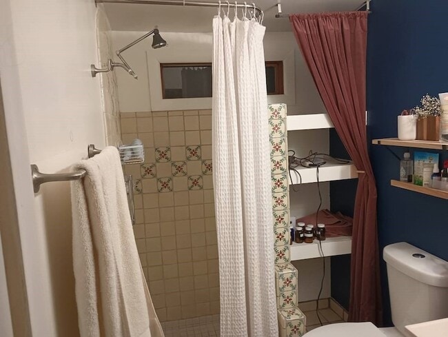 Building Photo - 1203 Agua Fria St