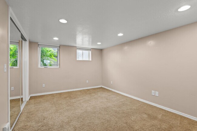Building Photo - 137 E 600 N